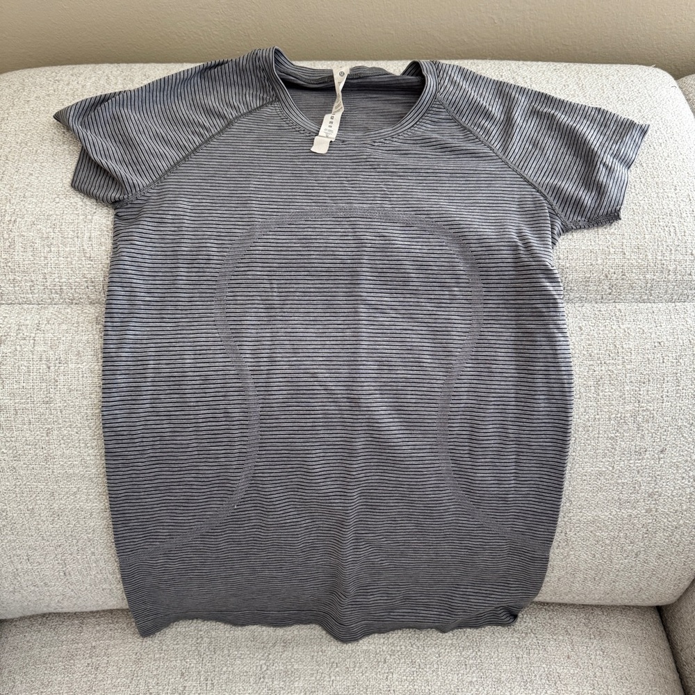 Lululemon Swiftly Tech Short-Sleeve Shirt 2.0 Hip Length 8